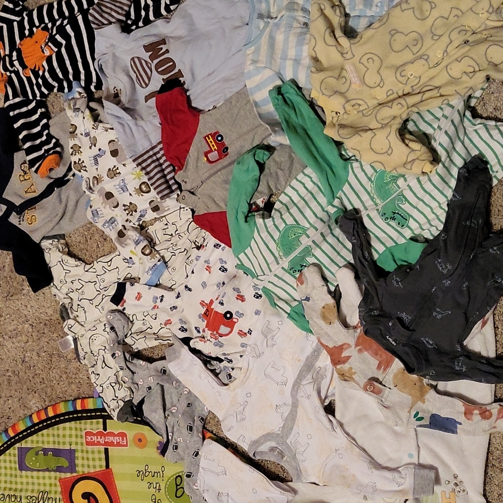 Lot of 18 footsies and 6 onesies